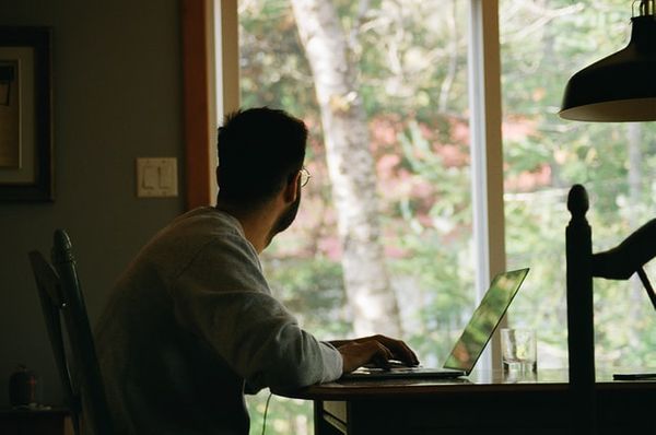 10 Essential Habits for Crafting the Perfect Remote Work Day